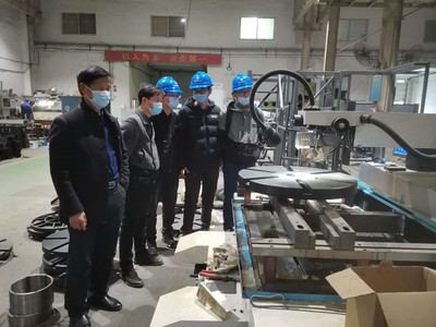 機電工程學院領導深入學生生產(chǎn)實習現(xiàn)場進行調(diào)研走訪